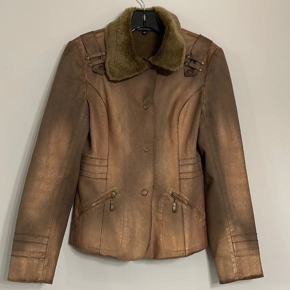 A Nose for Clothes - Picture 1 of 4